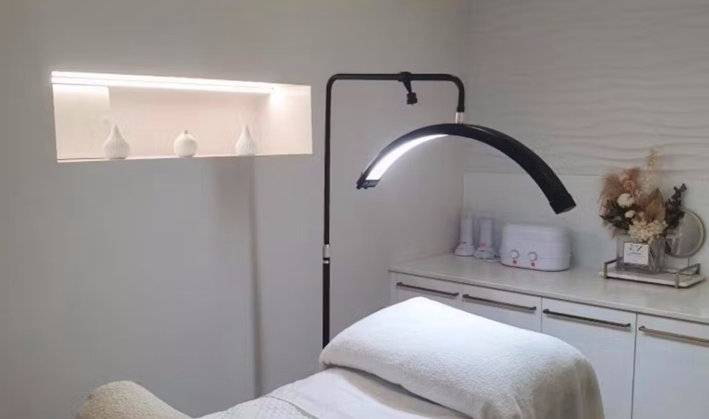 half moon shape floor lamp for eyelash extension 